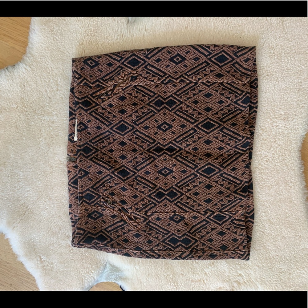 Beautiful Woven Skirt w/Pocket!